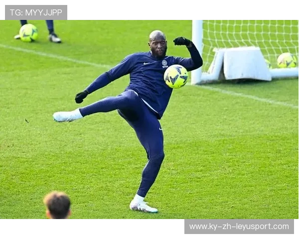 卢卡库背身一顶形成绝佳二次进攻机会