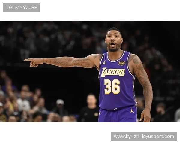 斯马特关键时刻稳住局面，湖人后场支柱显威